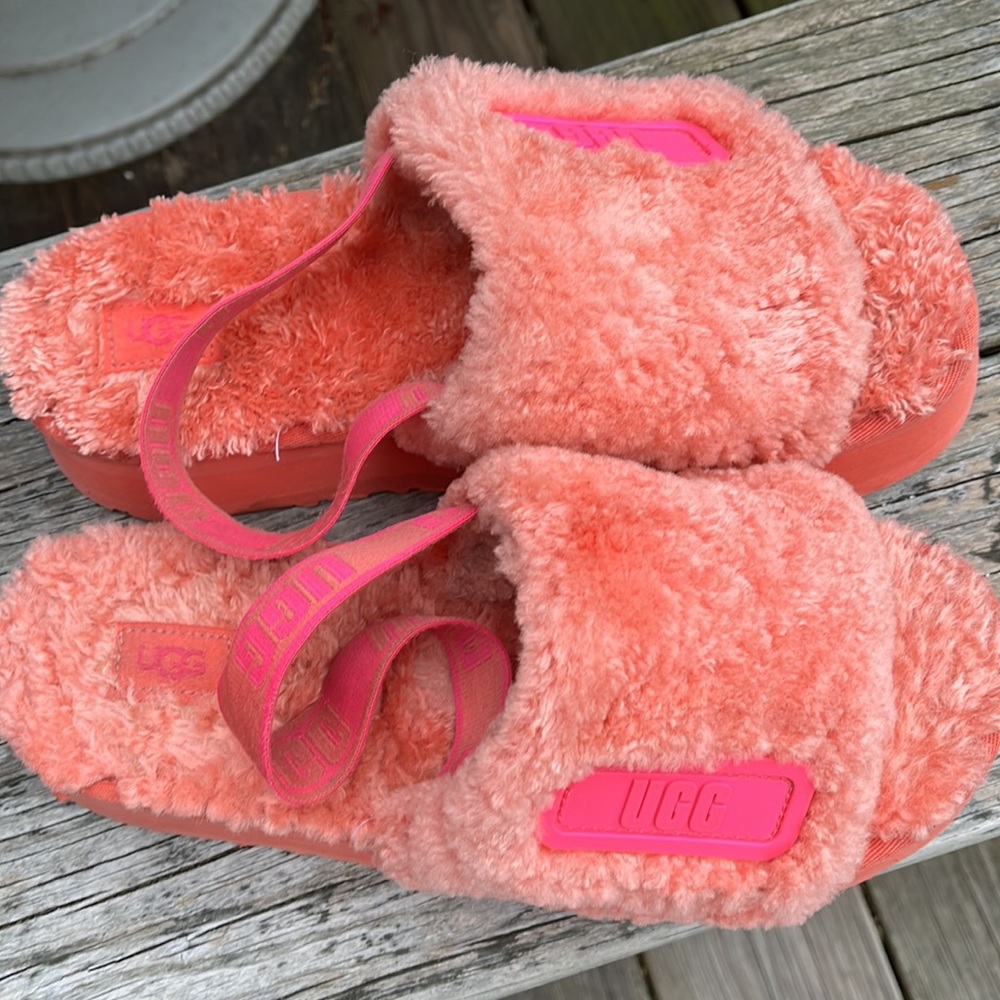 UGG - Picture 2 of 8